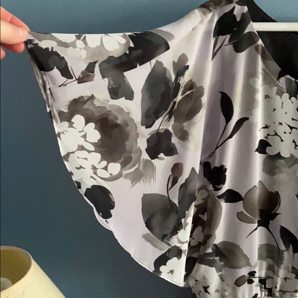 Flutter Sleeve Top - Picture 3 of 5